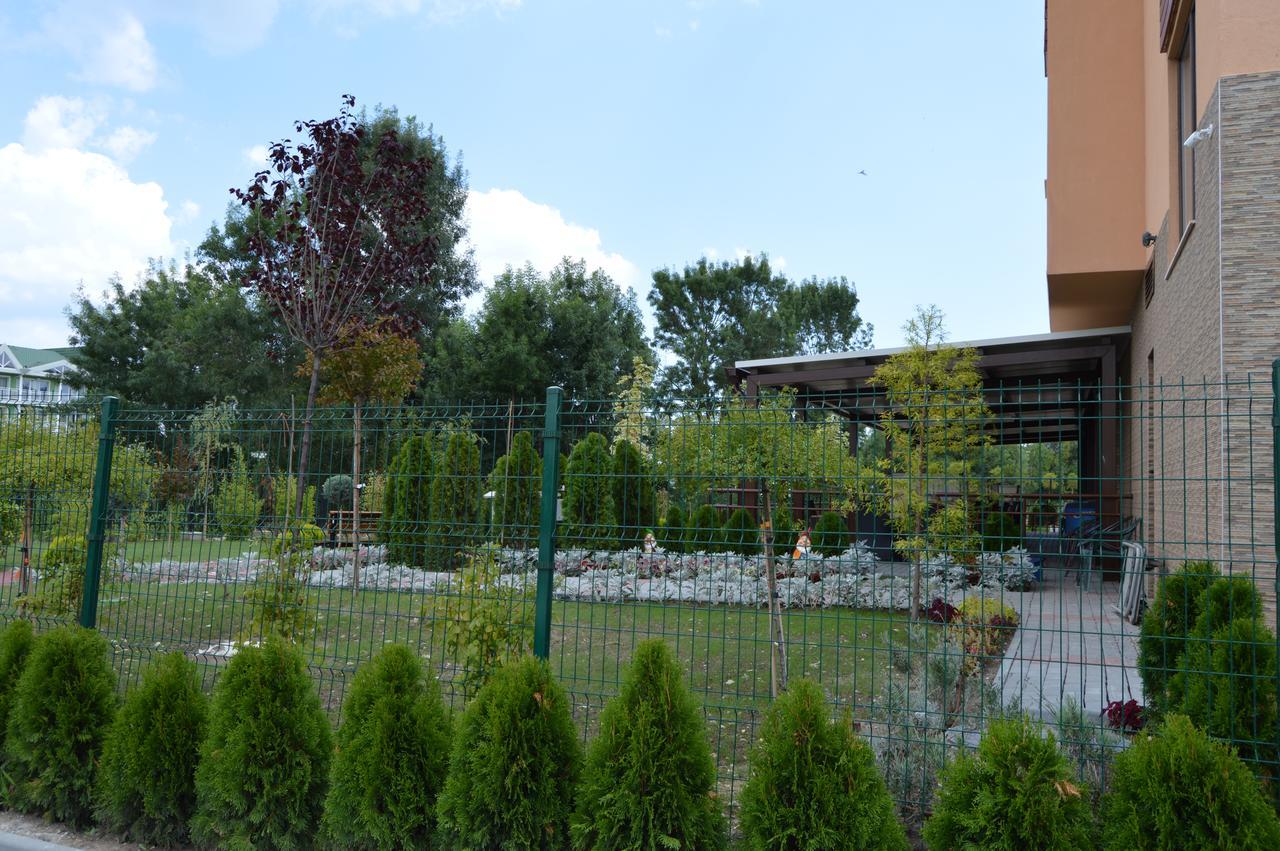 Camp And Pool Hotel Кранево Екстериор снимка