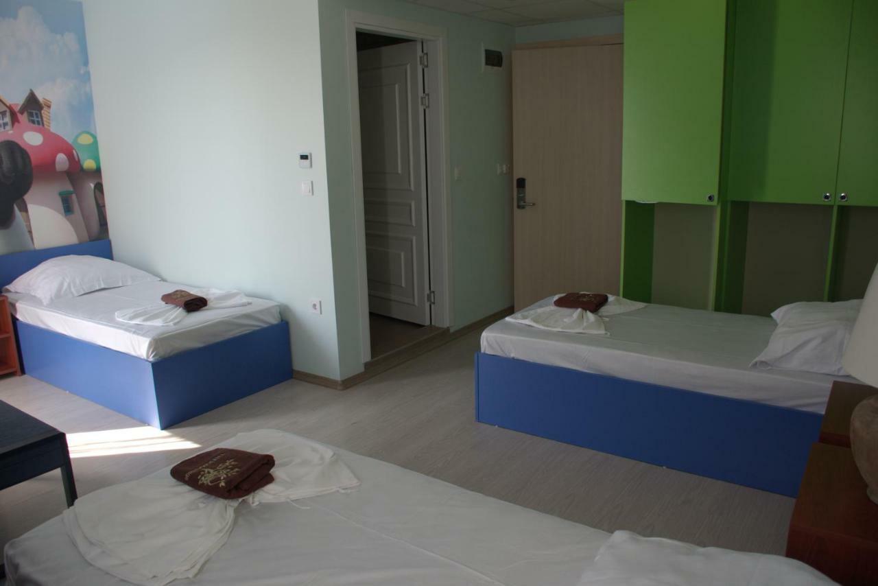 Camp And Pool Hotel Кранево Екстериор снимка