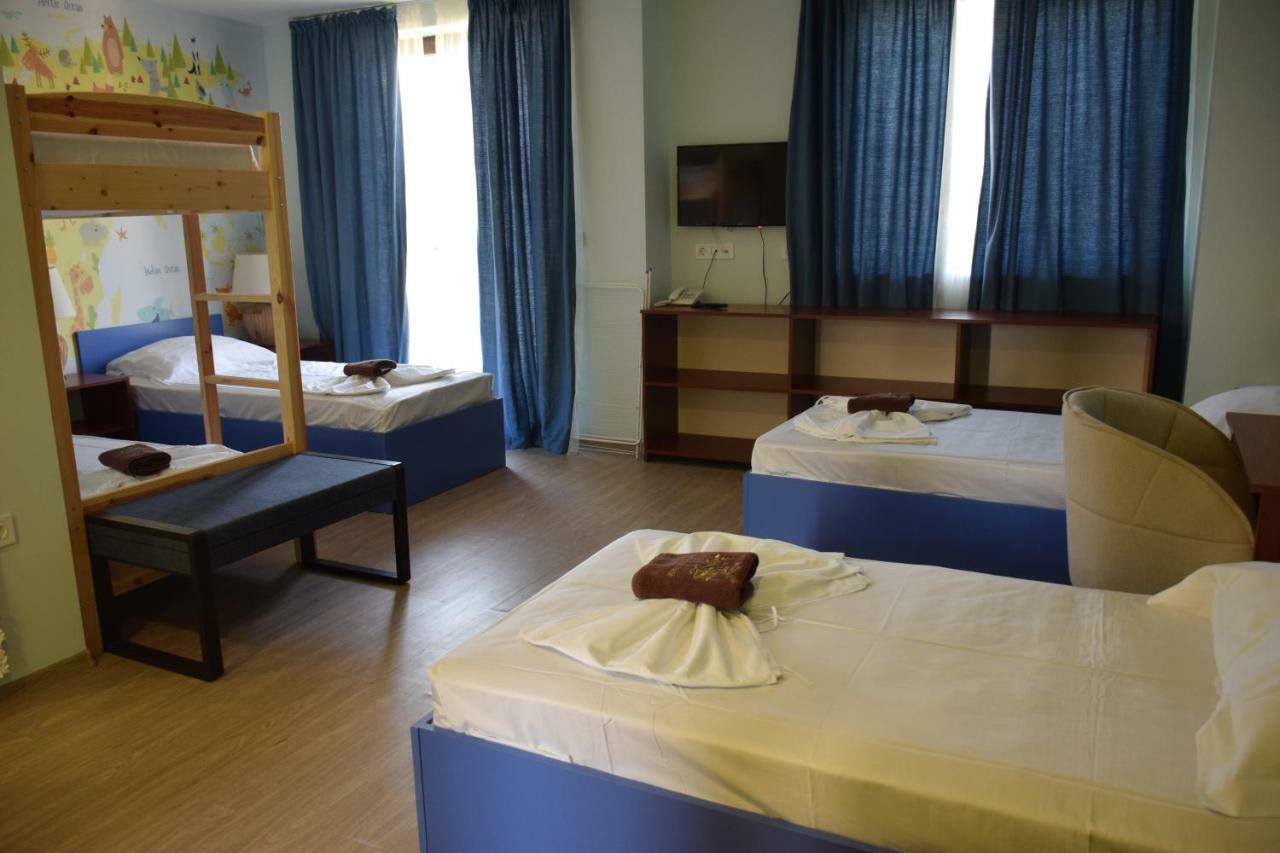 Camp And Pool Hotel Кранево Екстериор снимка
