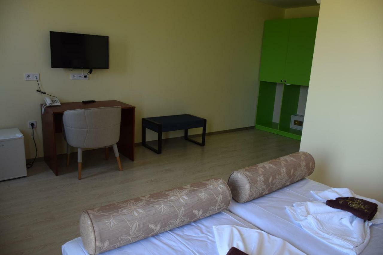 Camp And Pool Hotel Кранево Екстериор снимка