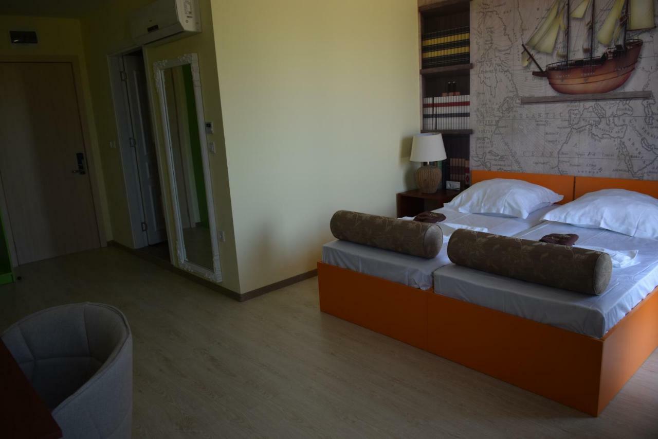 Camp And Pool Hotel Кранево Екстериор снимка